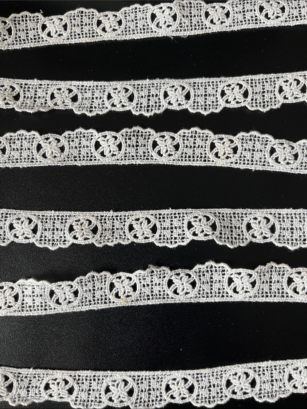 White Decorative Lace Trim - Versatile Women’s Accessory - Picture 2 of 4